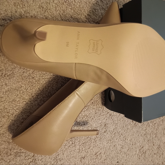 COPY - ANN TAYLOR HEELS SZ 9 - Picture 6 of 7
